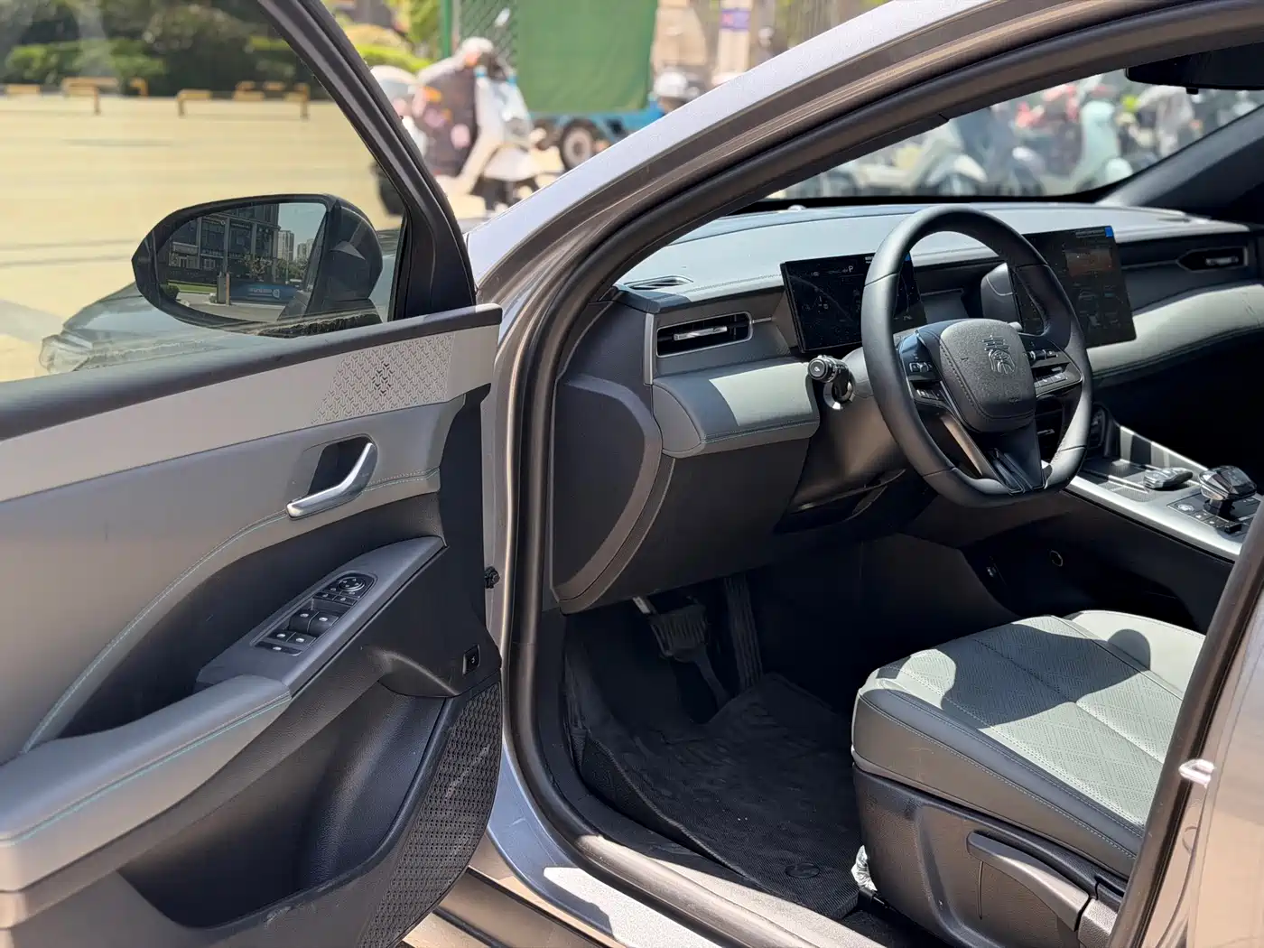 BYD Qin PLUS 2025 DM-i Smart Drive 55KM Leader фото 4