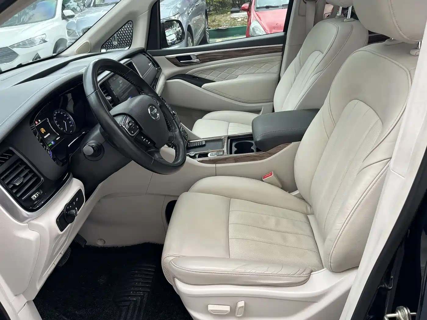GAC Trumpchi Trumpchi M8 2018 320T Exclusive Edition фото 10