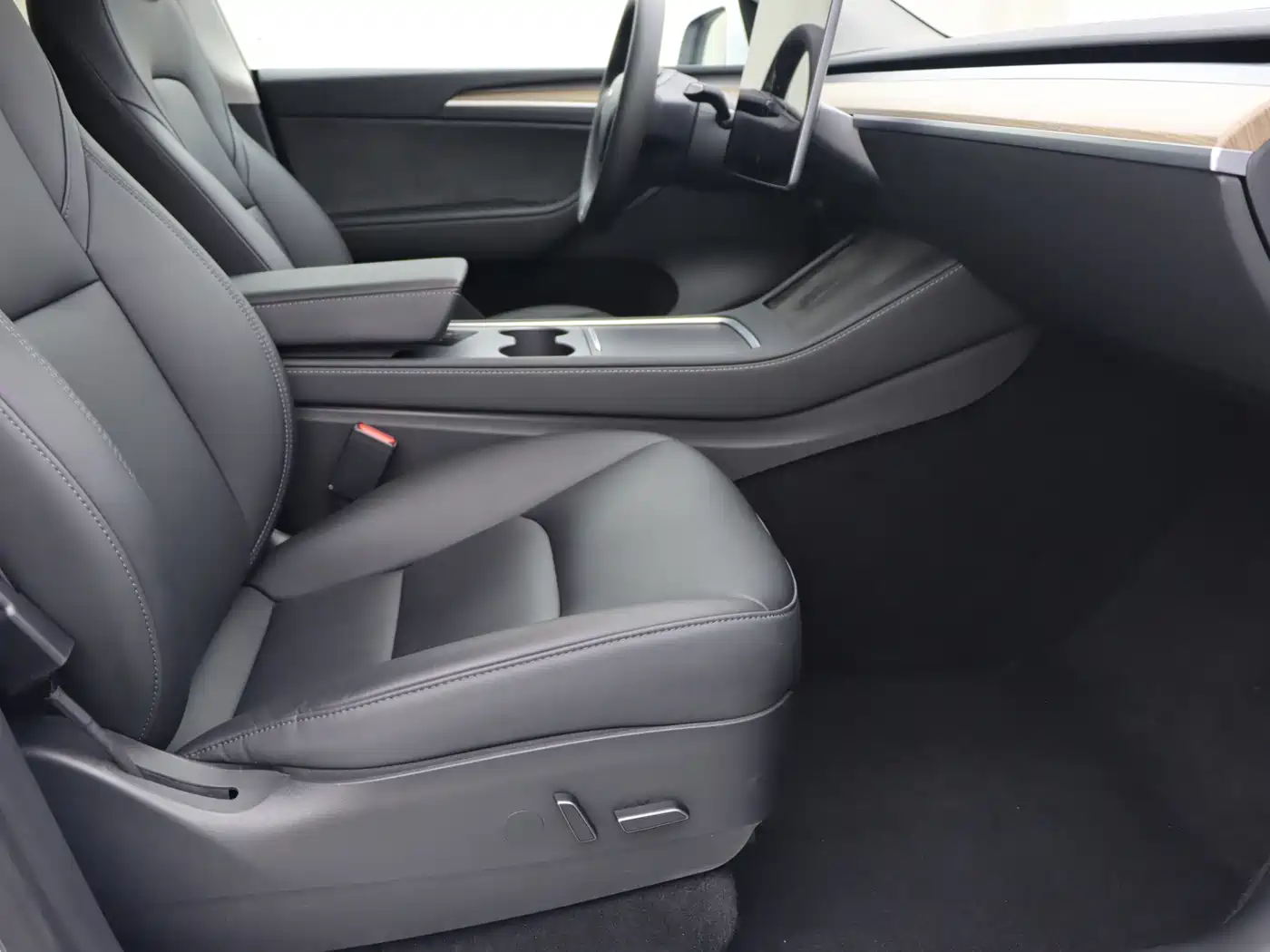 Фото 8 - Tesla Model Y