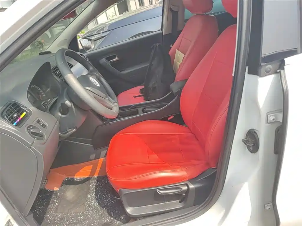 Volkswagen Polo 2016 1.4L Automatic Trend фото 22