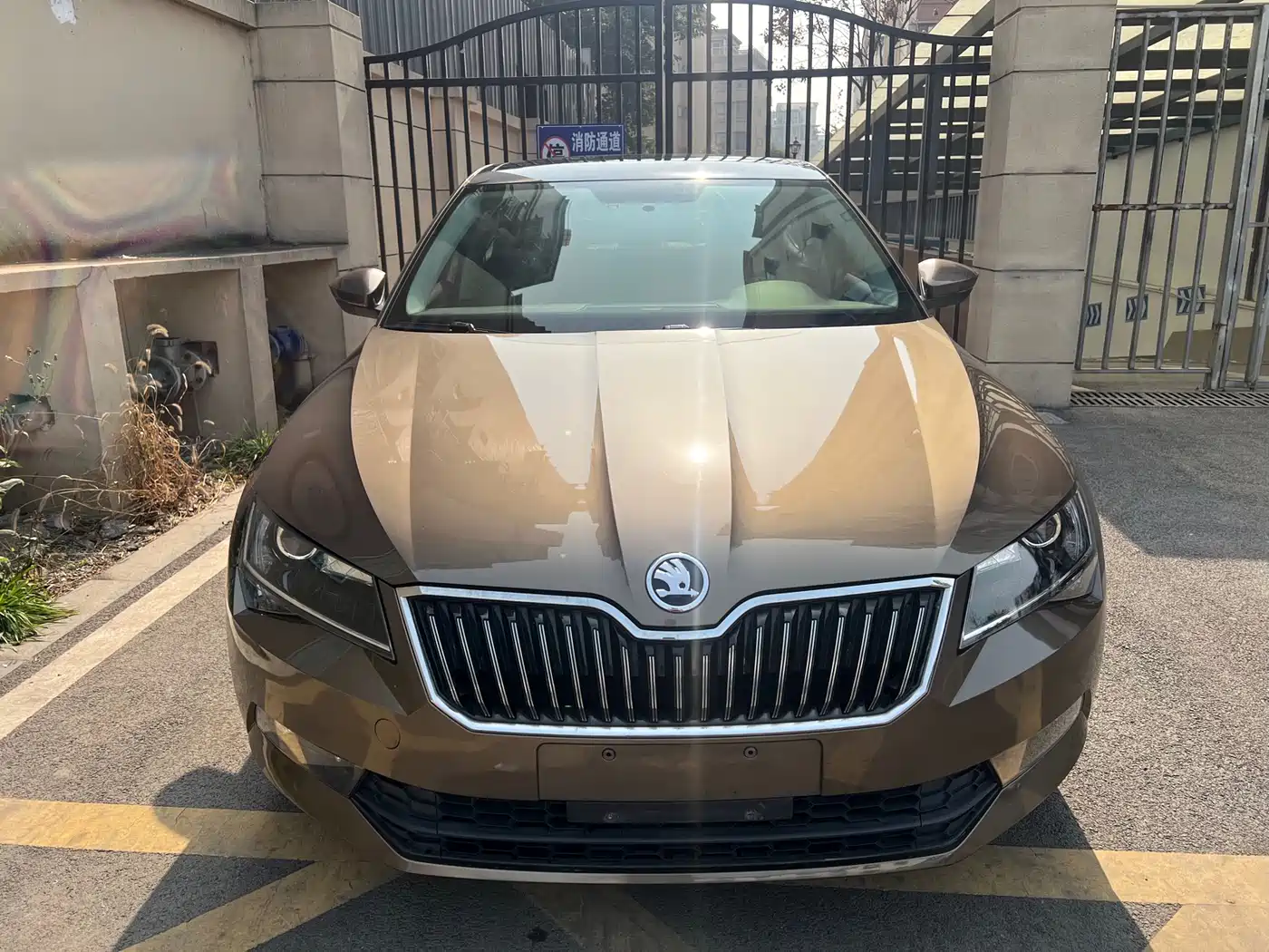 Škoda Superb 2016 TSI280 DSG Advance Edition фото 2