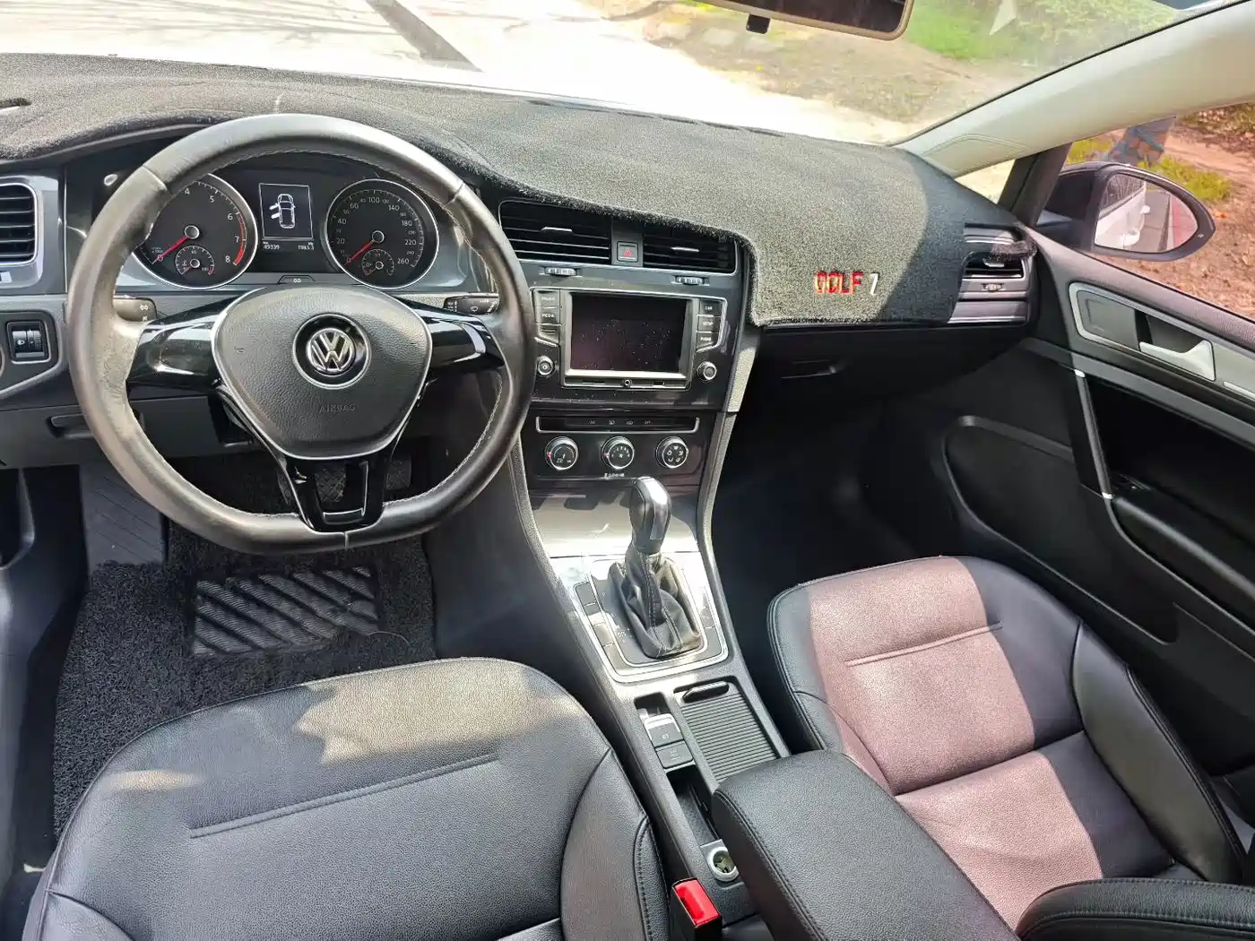Volkswagen Golf 2017 230TSI Auto Comfort Millionth Anniversary Edition фото 5