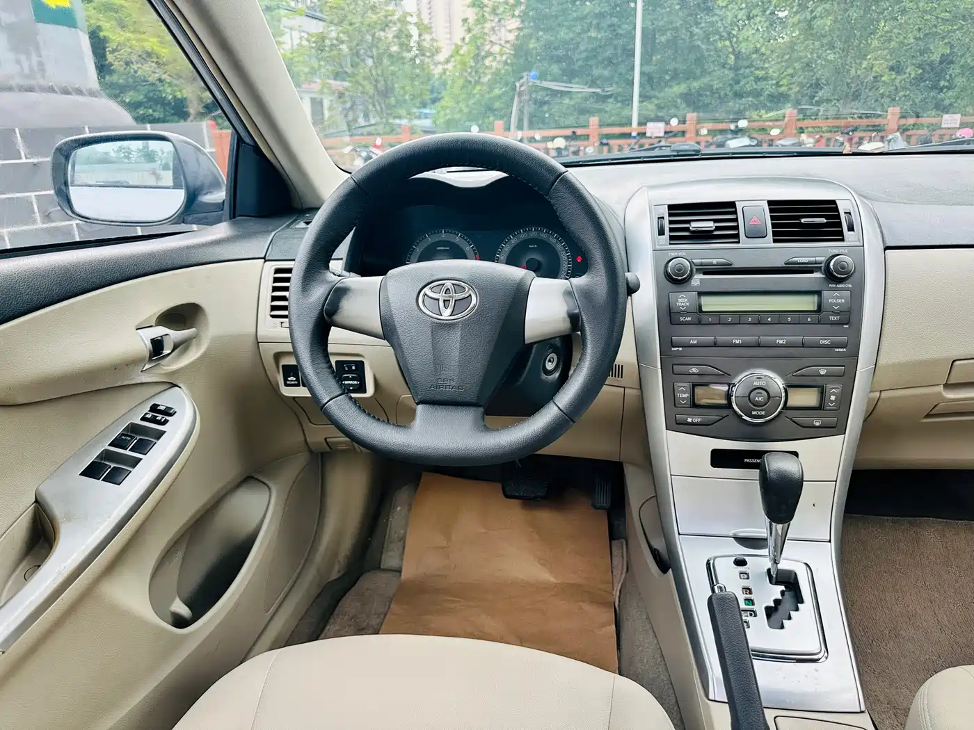 Toyota Corolla 2011 1.8L CVT GL-i Commemorative Edition фото 23