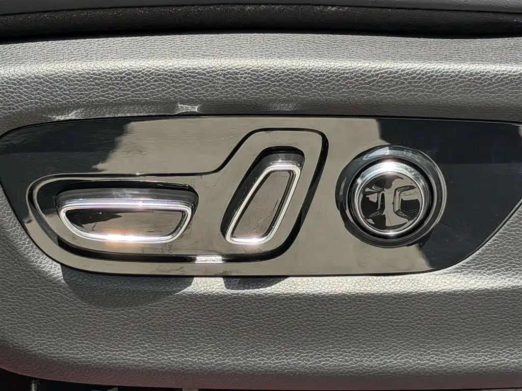 GAC Trumpchi Trumpchi GS8 2022 Pilot Series 2.0TGDI 2WD Luxury Smart Connect Edition (7-Seater) фото 17