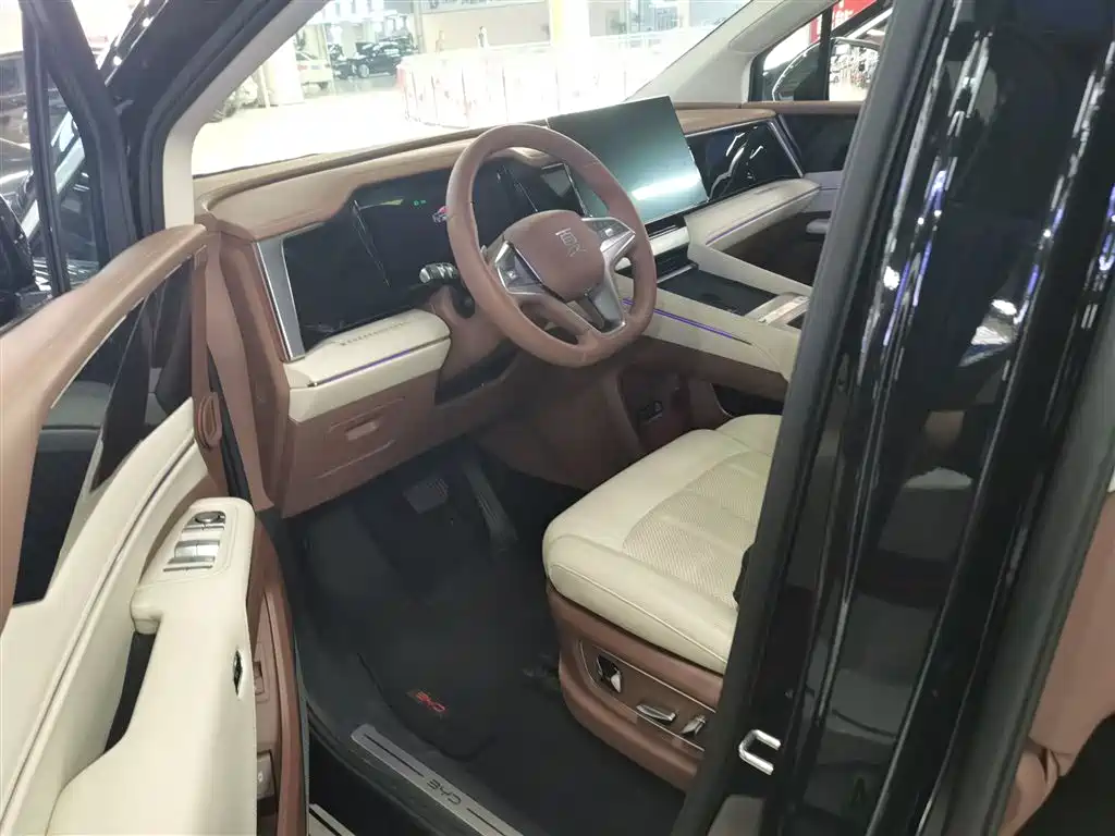 BYD Xia 2025 DM-i 1.5T 180km Surpass Edition фото 12
