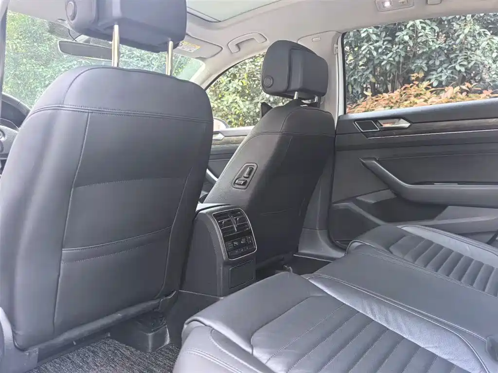 Volkswagen Magotan 2018 Facelift 330TSI DSG Luxury фото 6