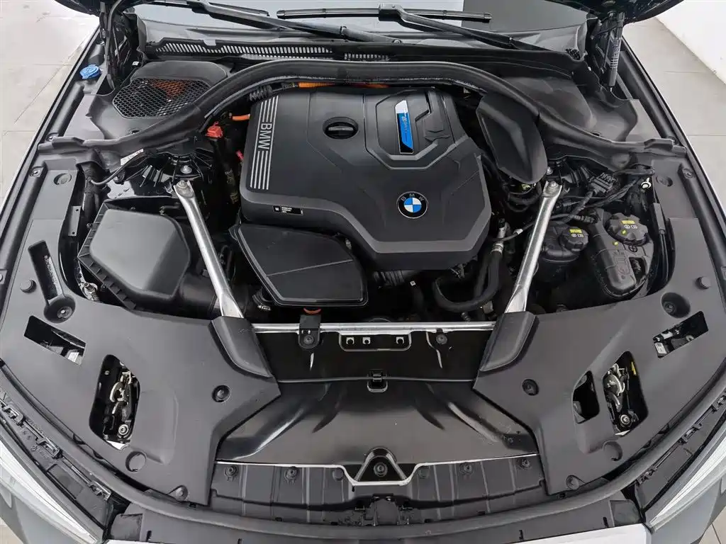 BMW 5 Series New Energy 2022 535Le Pioneer M Sport Package фото 6