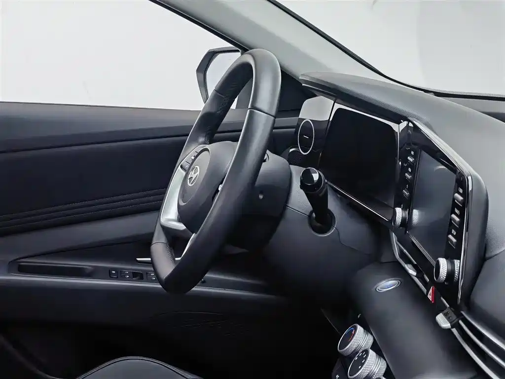 Hyundai Elantra 2023 1.5L CVT GLX Elite Edition фото 22