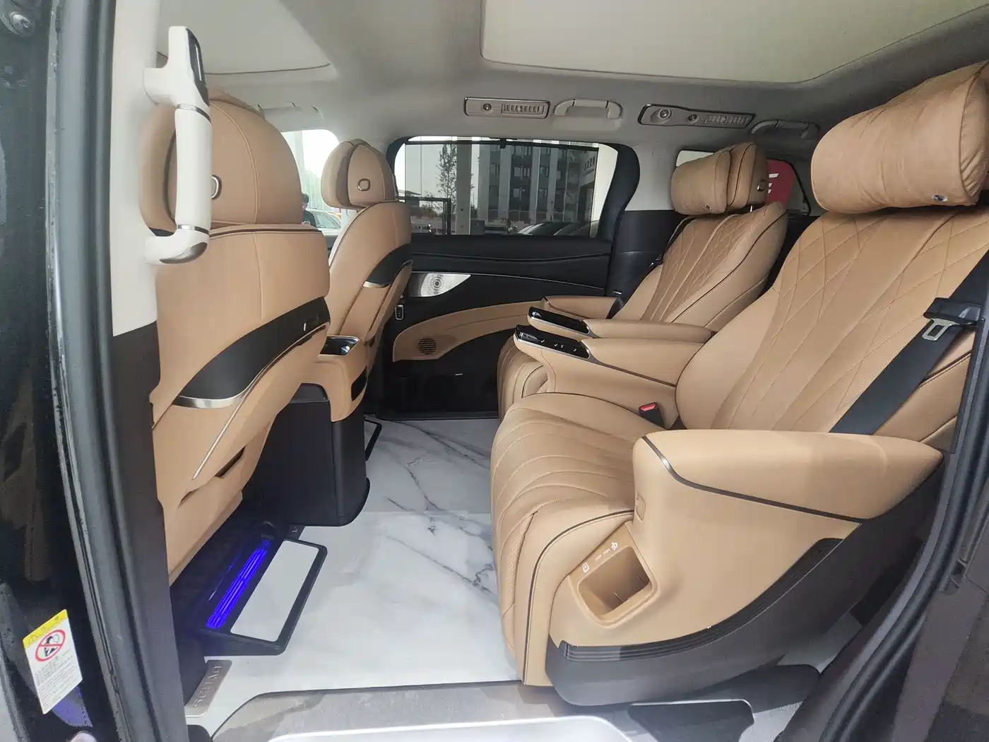 Denza D9 2024 DM-i 980 AWD Prestige фото 11