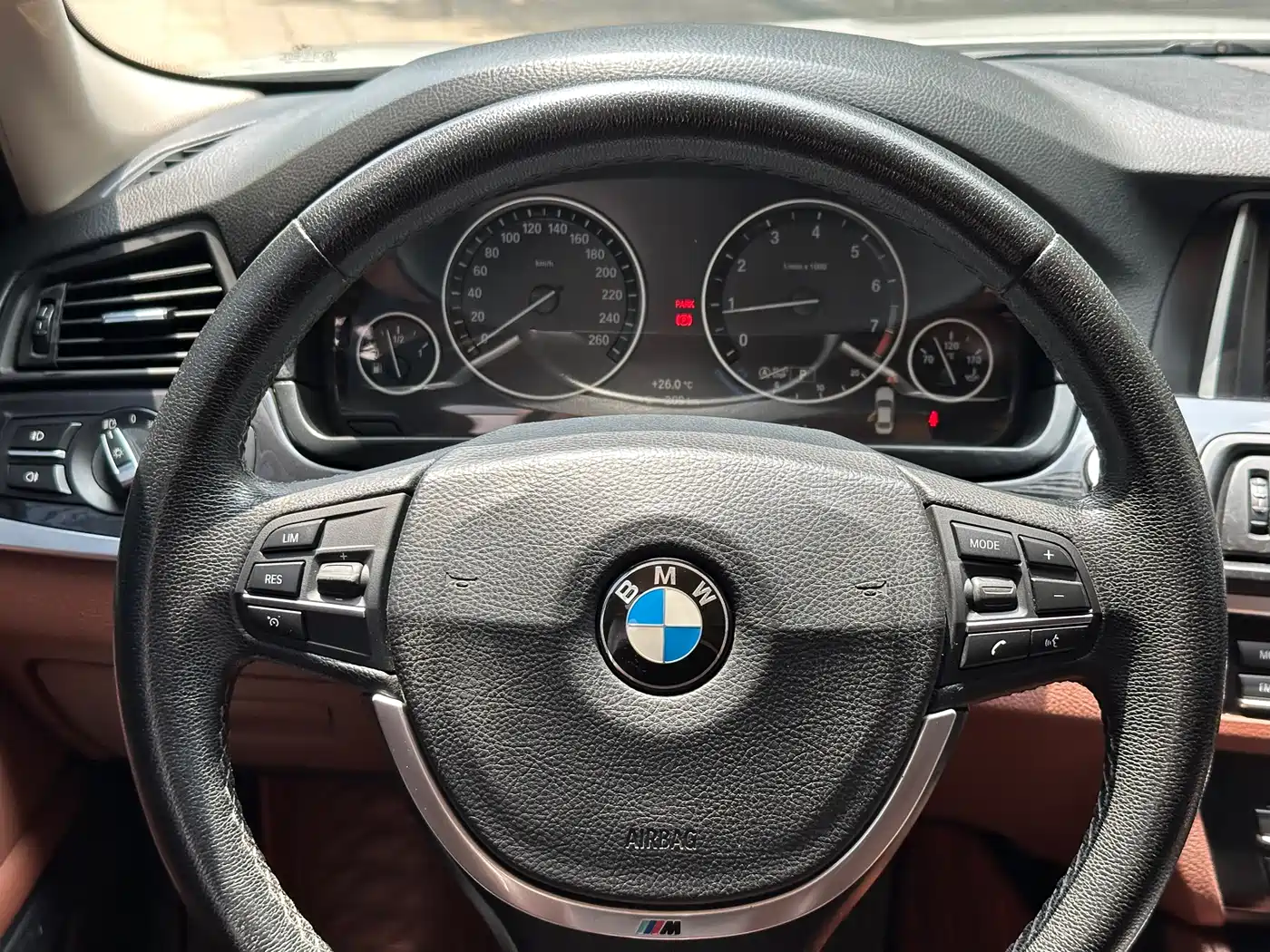BMW 5 Series 2014 520Li Elegance фото 15
