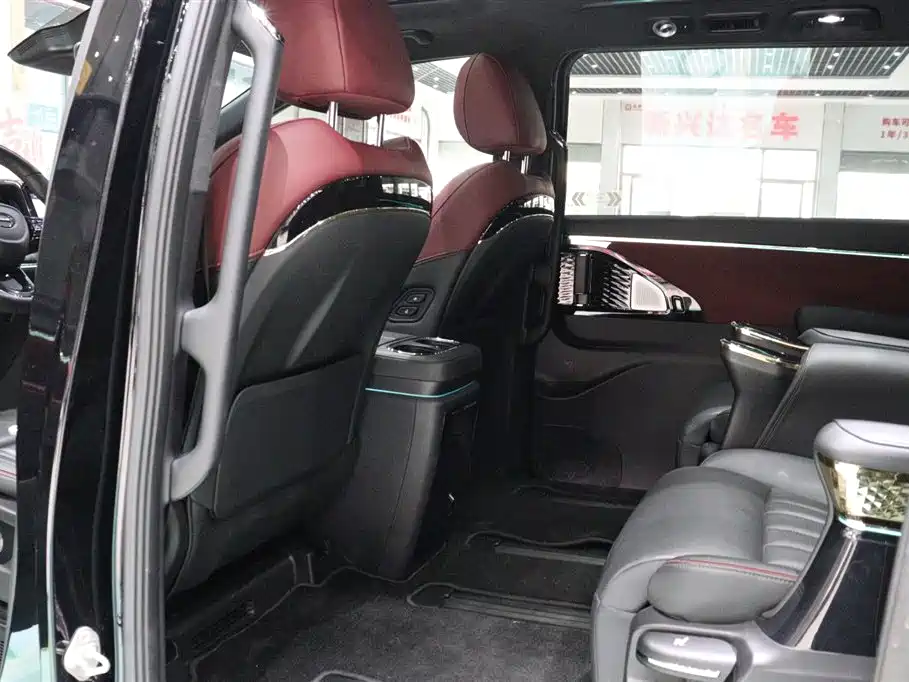 GAC Trumpchi Trumpchi M8 2024 Patriarch Series 400T Ultimate Edition фото 9