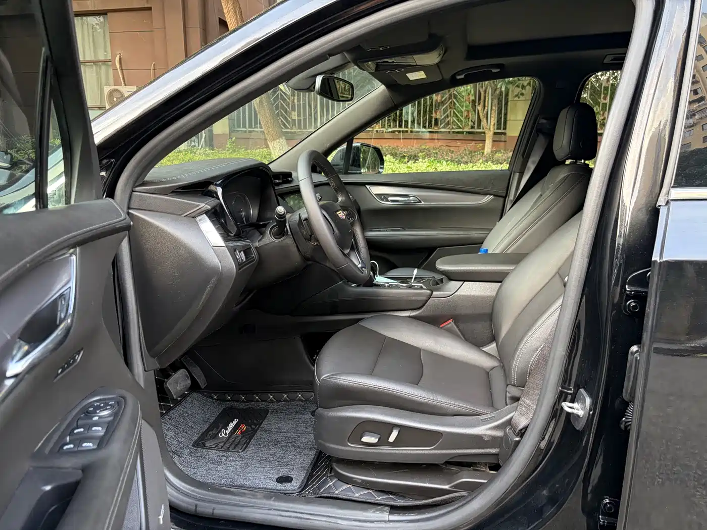 Фото 2 - Cadillac XT6