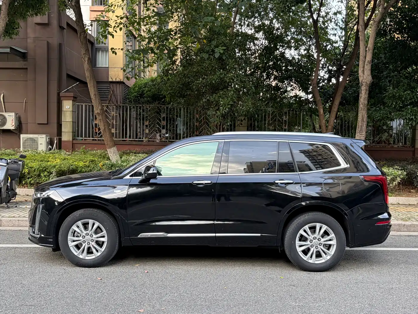 Фото 10 - Cadillac XT6