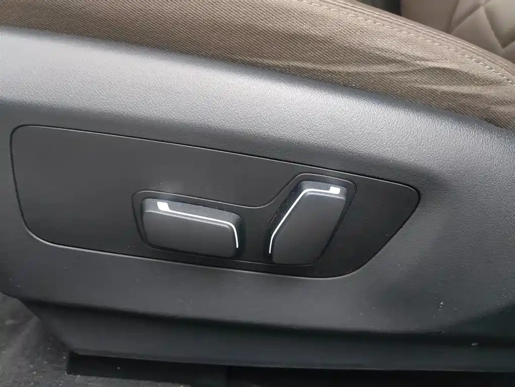 BMW 5 Series 2024 530Li Leading M Sport Package фото 12