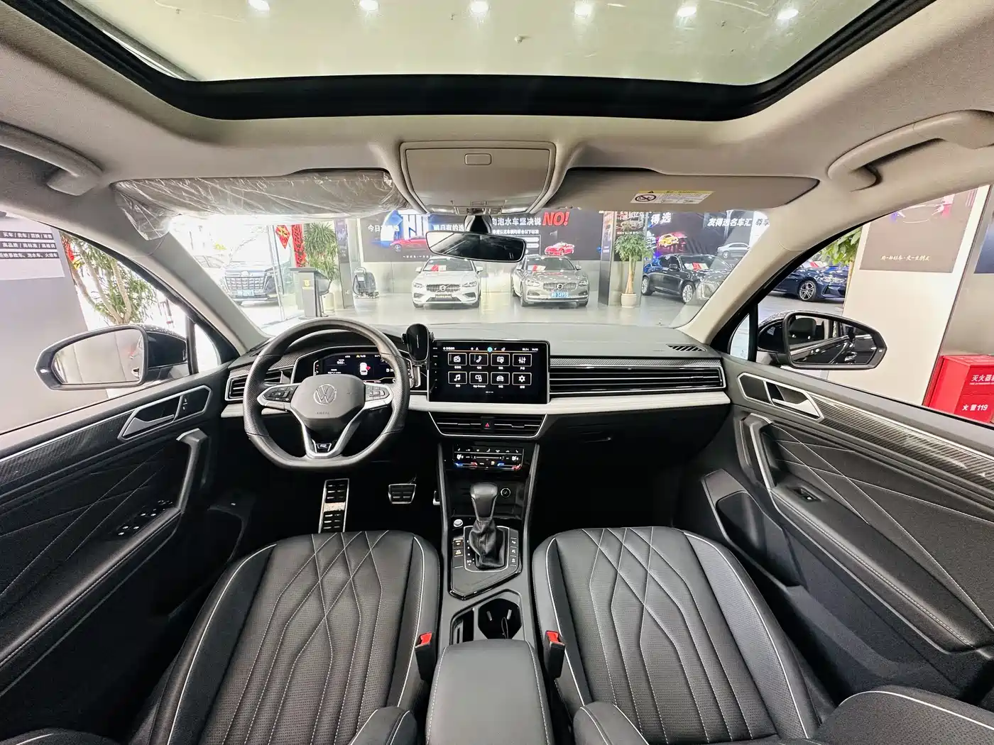 Volkswagen Tiguan L 2024 330TSI Automatic 2WD R-Line Premium Enjoyment Edition фото 4