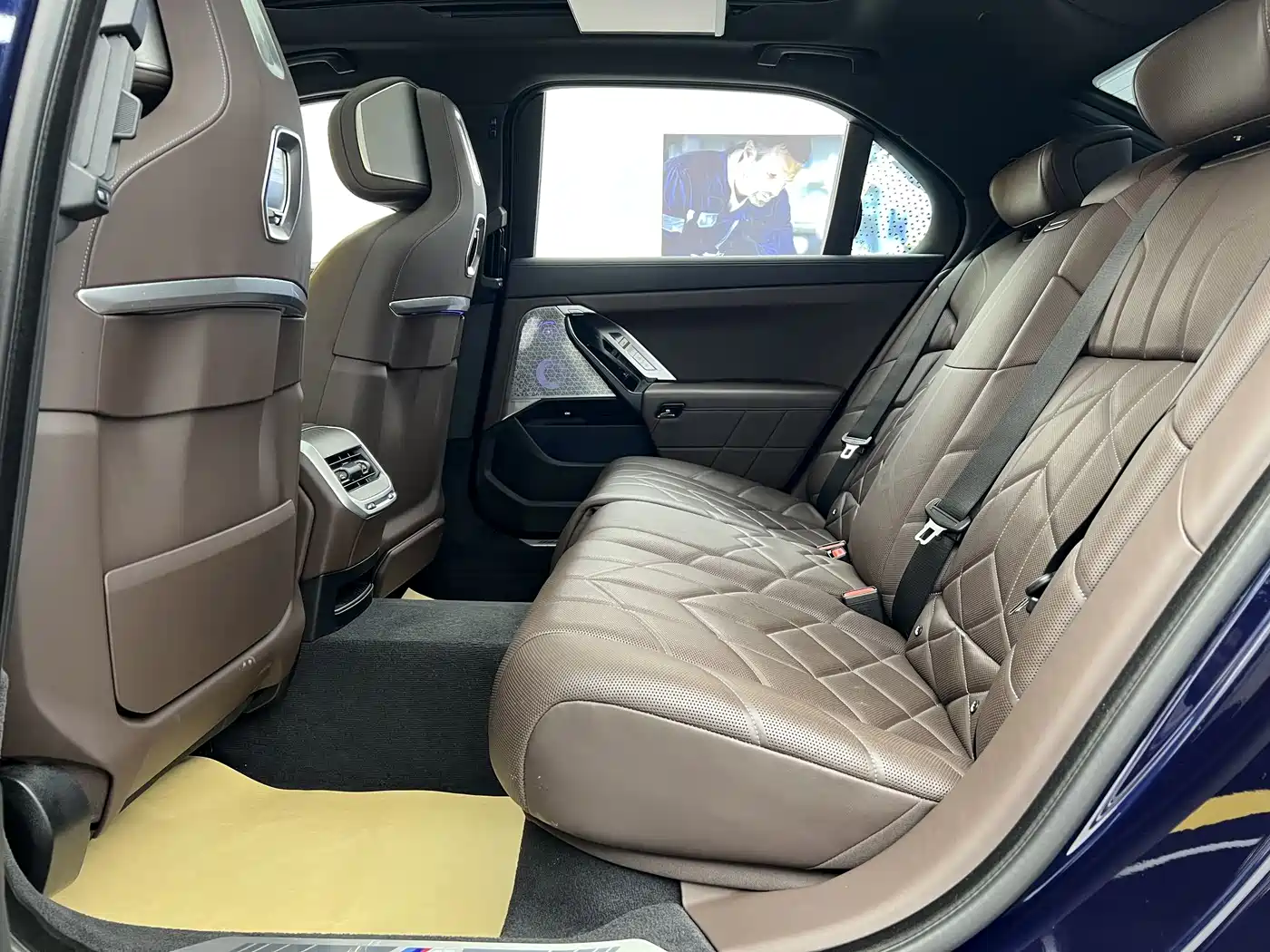 BMW 7 Series 2023 740Li Exclusive M Sport Package фото 6