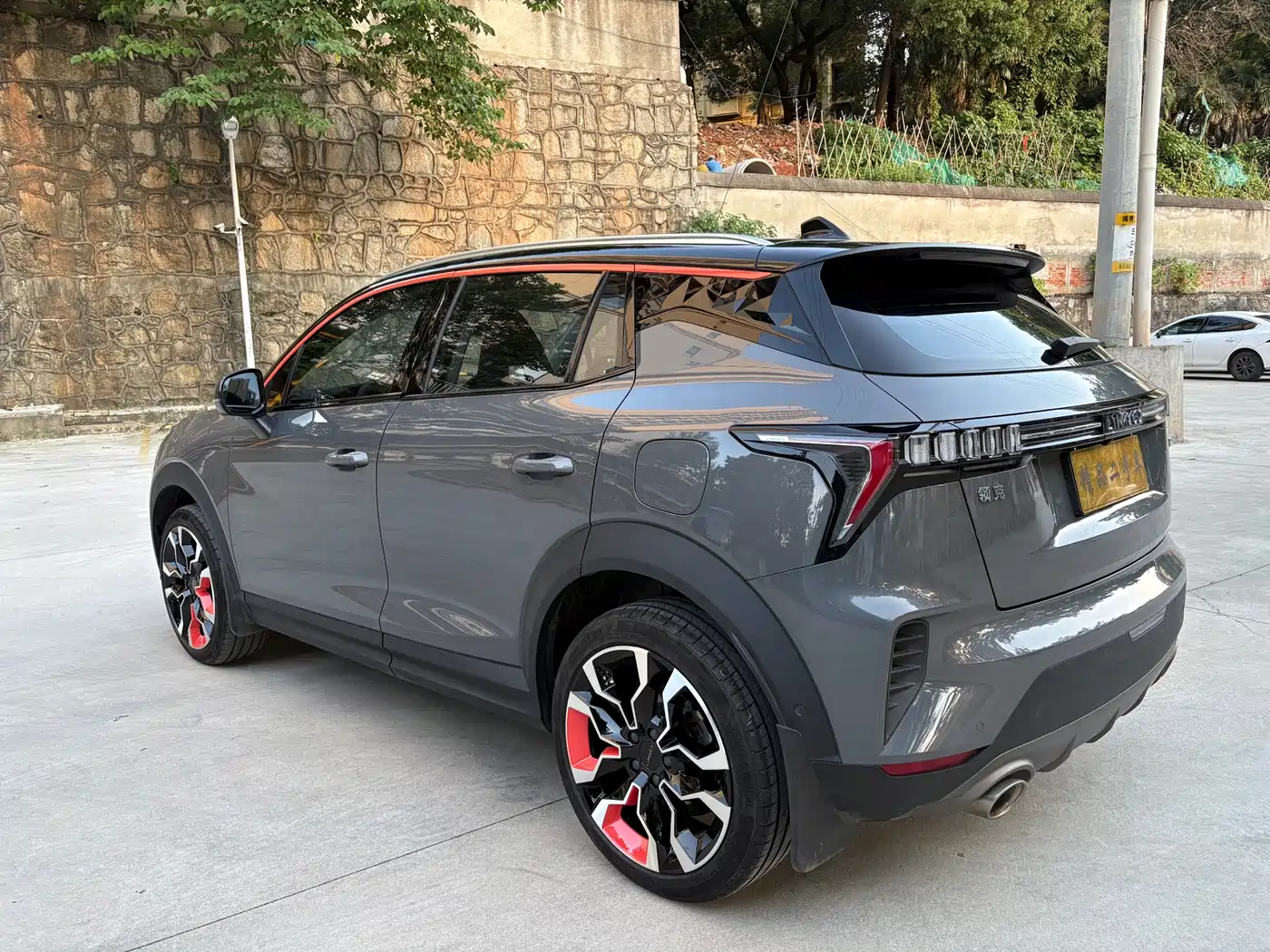 Lynk & Co 06 2020 1.5T Halo фото 5