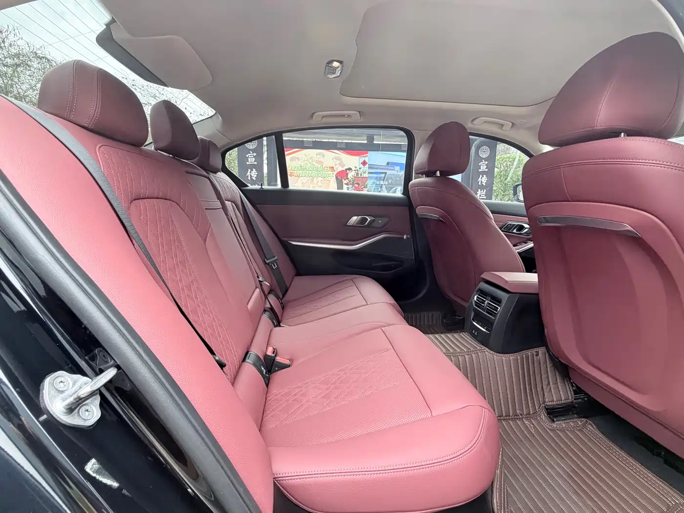 BMW 3 Series 2025 330Li M Sport Night Edition фото 9