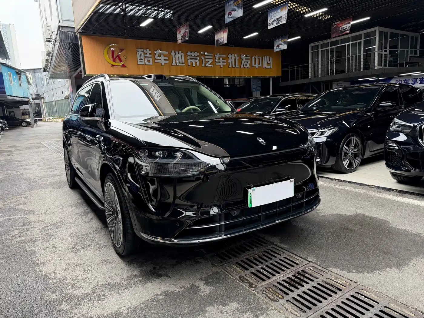 AITO Wenjie AITO M9 2024 Extended Range Ultra 42kWh 6-Seater фото 3