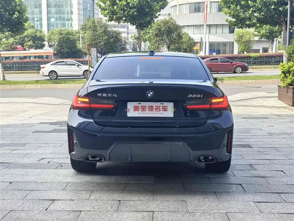 BMW 3 Series 2024 325i M Sport Shadowline Package фото 6