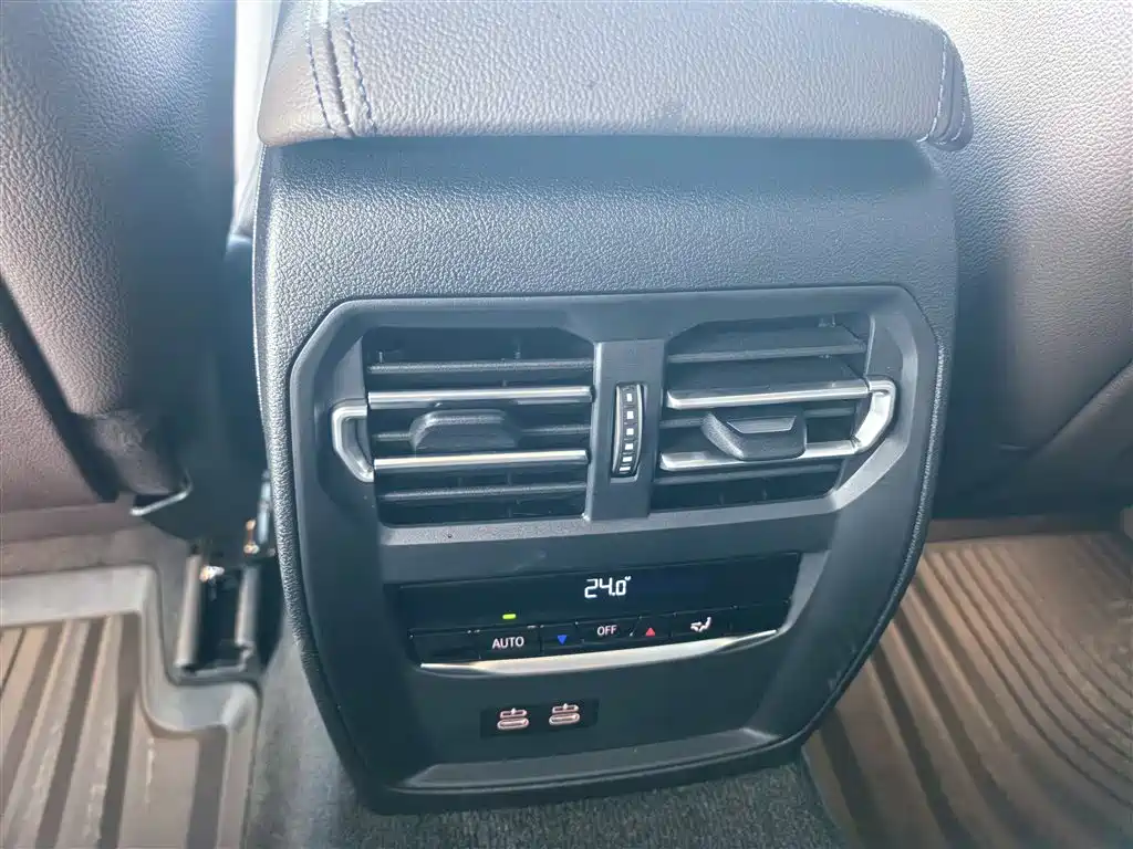 BMW 3 Series 2024 325i M Sport Shadowline Package фото 8