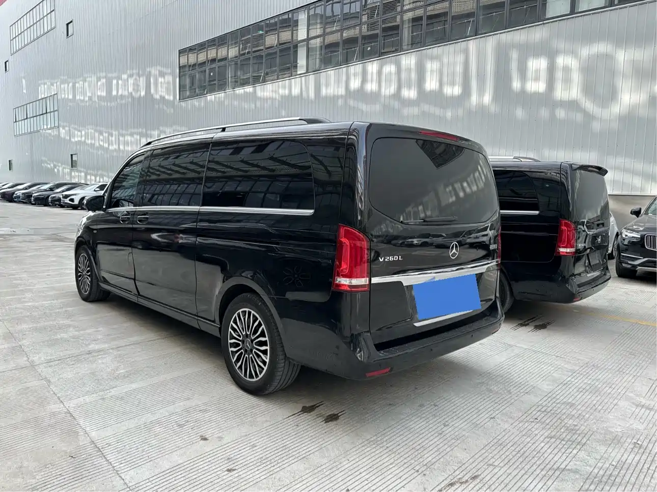 Mercedes-Benz V-Class 2017 Model V 260 L Premium Extended Edition фото 3