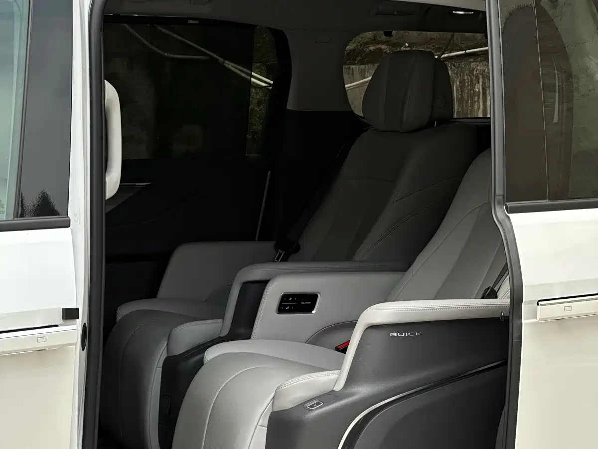 Buick GL8 2025 Land Honor Premium Edition фото 4
