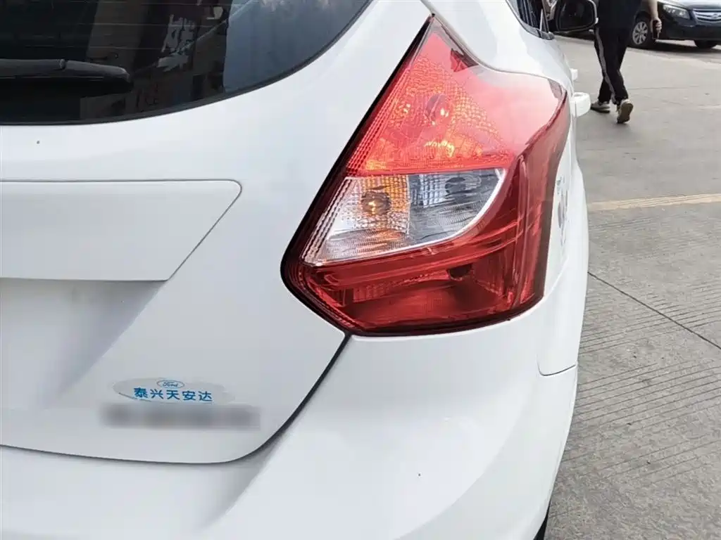 Фото 8 - Ford Focus