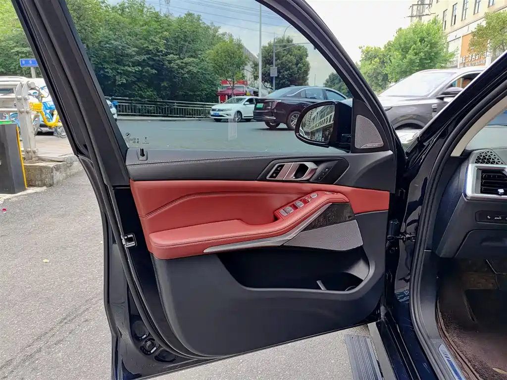 BMW X5 2023 xDrive 30Li Premium M Sport Package фото 6