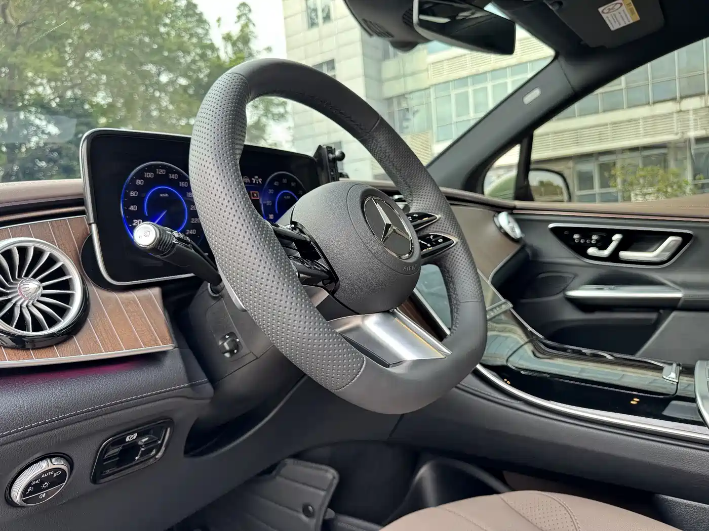 MERCEDES-BENZ EQE SUV