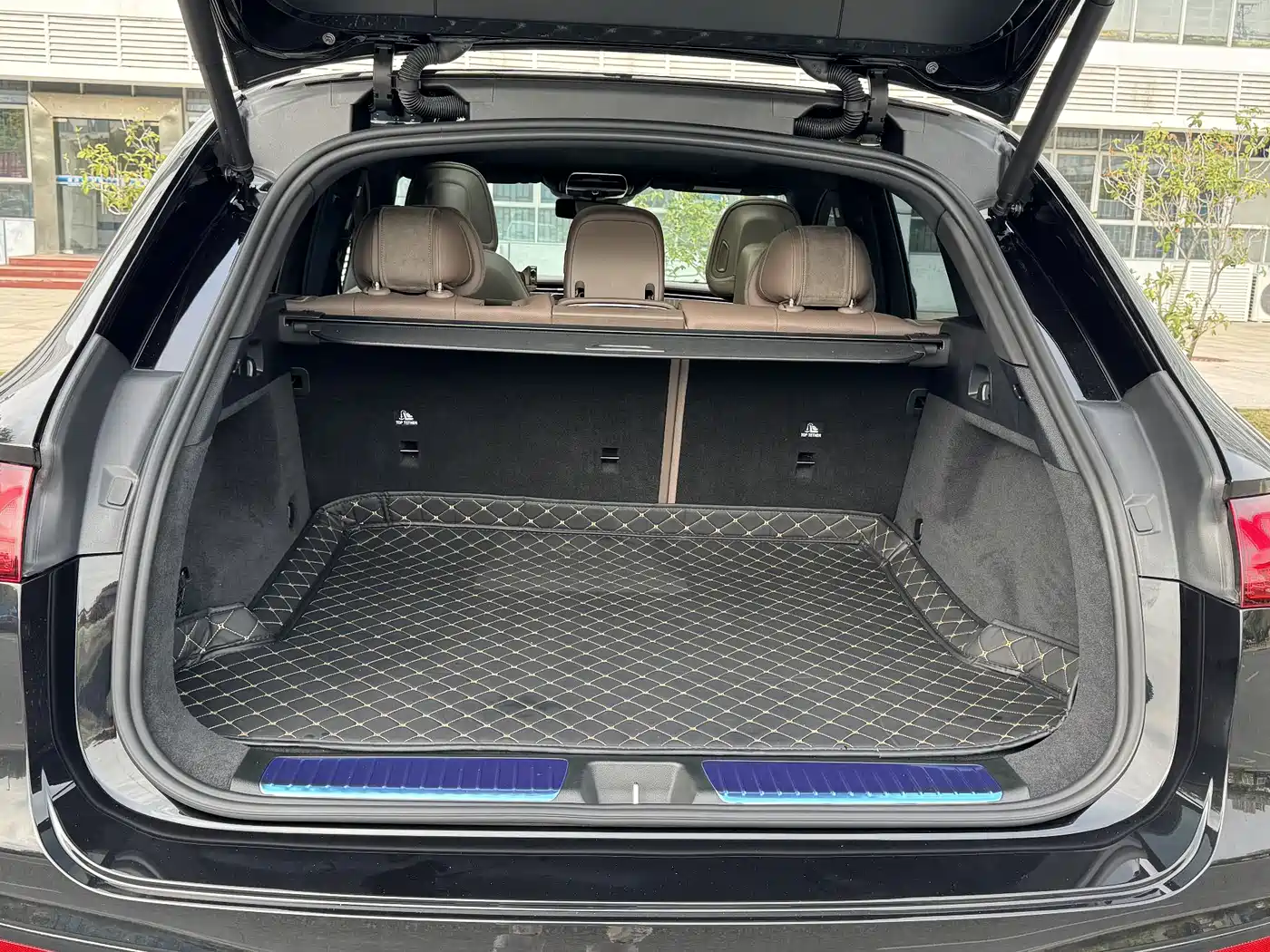 MERCEDES-BENZ EQE SUV