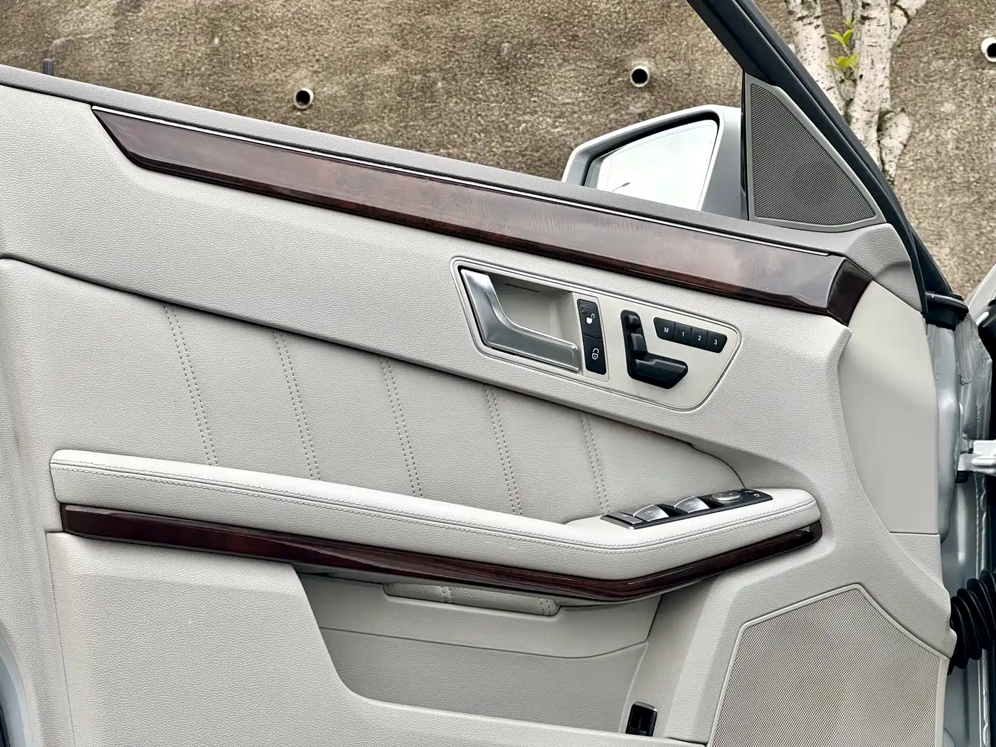 Mercedes-Benz E-Class 2012 E 300 L Elegance Model фото 25