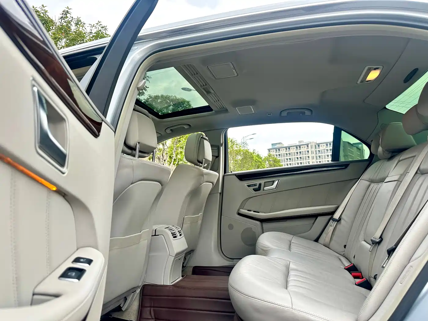 Mercedes-Benz E-Class 2012 E 300 L Elegance Model фото 30
