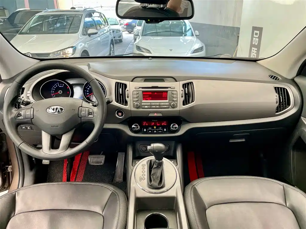 Kia Sportage 2015 2.0L Automatic 2WD DLX фото 8