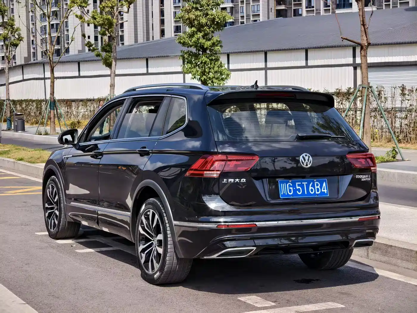 Volkswagen Tiguan L 2020 330TSI Auto 2WD R-Line Flagship China VI фото 4