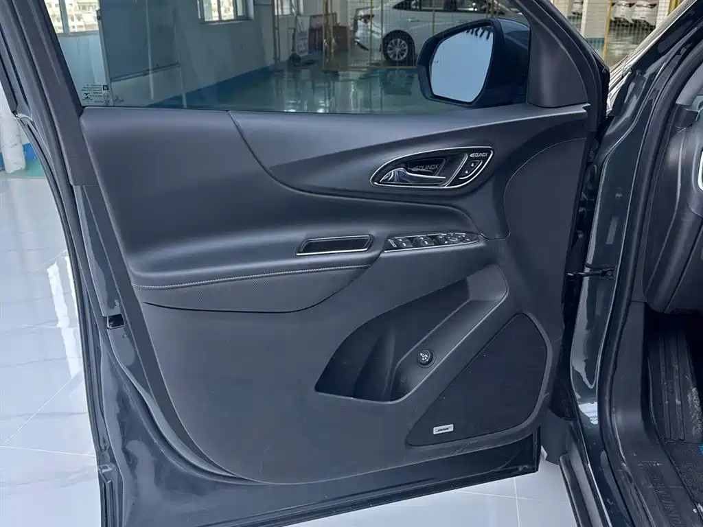 Chevrolet Equinox 2018 550T Automatic 4WD Guardian Edition фото 16