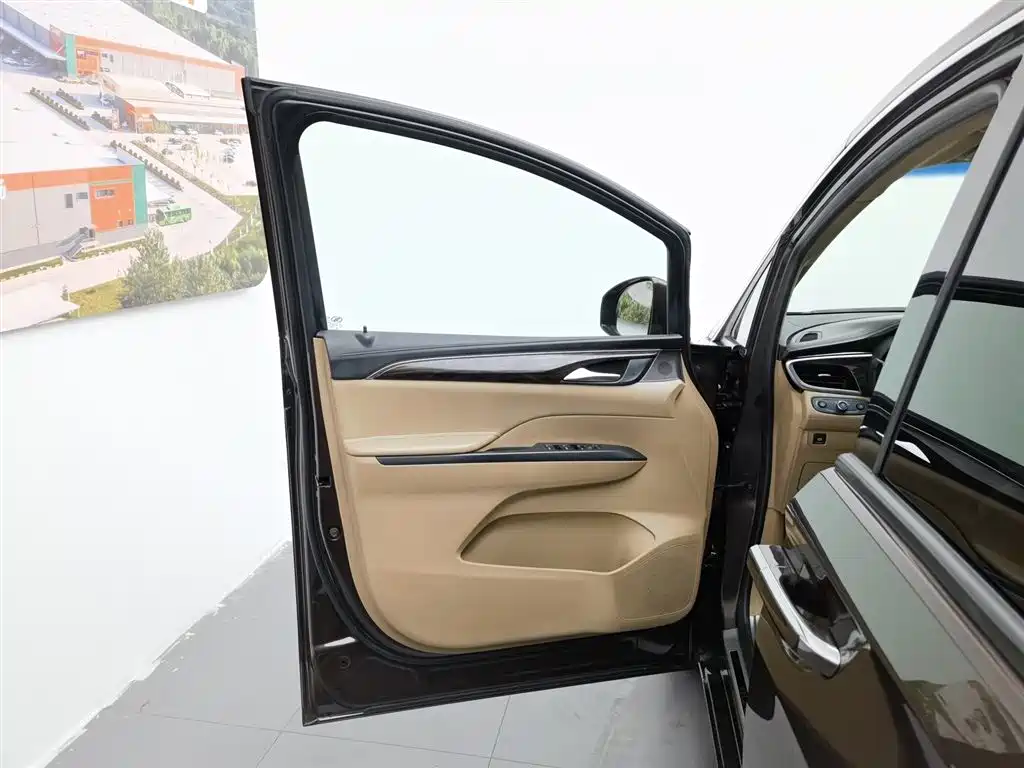 Buick GL8 2017 ES 28T Luxury China V фото 8