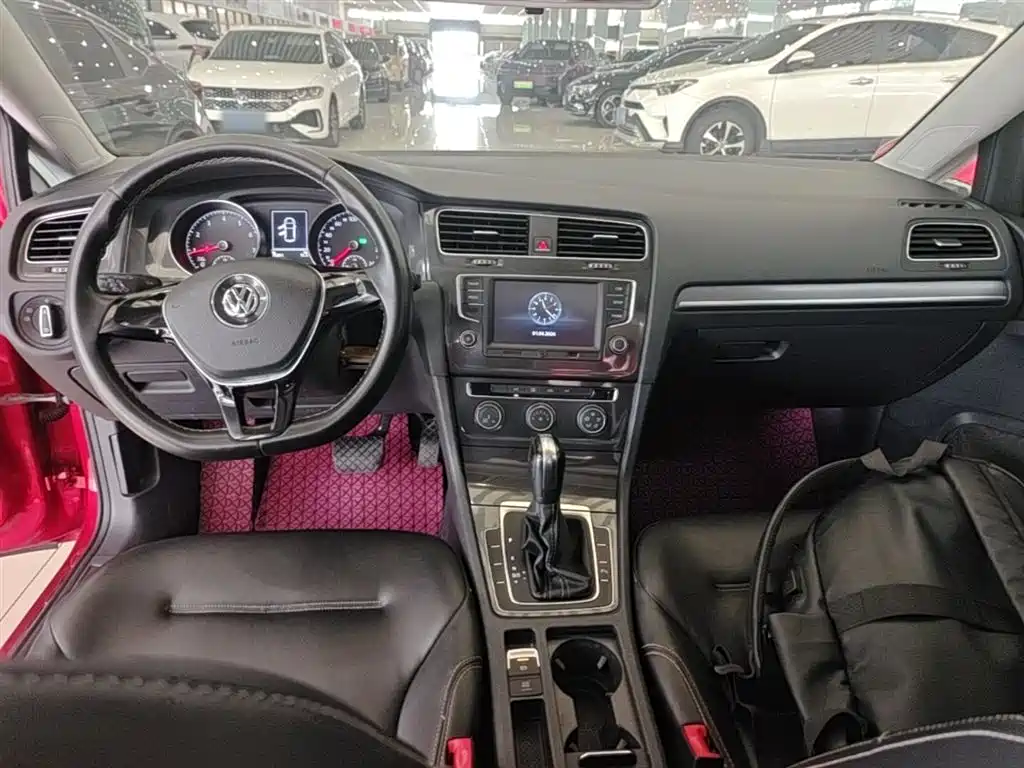 Volkswagen Golf 2017 230TSI Auto Comfort Millionth Anniversary Edition фото 10