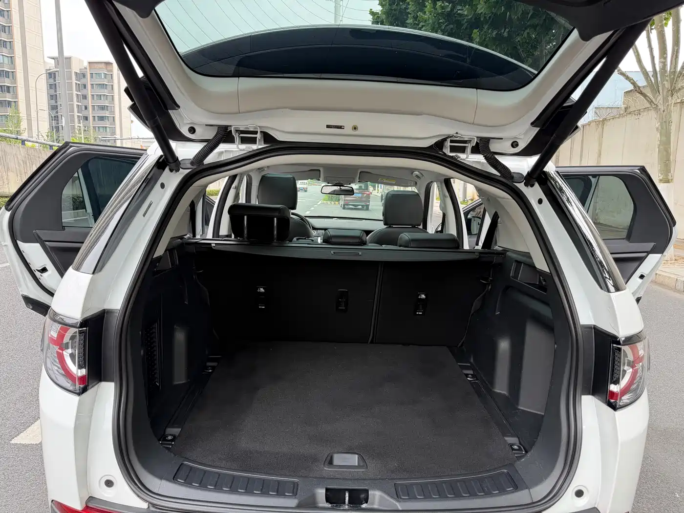 Land Rover Discovery Sport 2019 240PS SE Edition China V фото 26