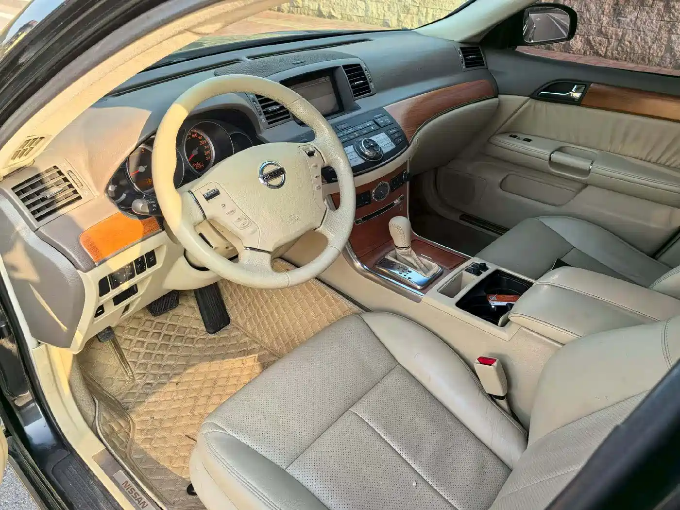 Nissan Fuga 2007 Model 3.5 Luxury Navigation Edition фото 8