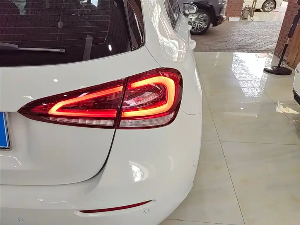 Mercedes-Benz A-Class (Import) 2019 A 200 Dynamic Version фото 8