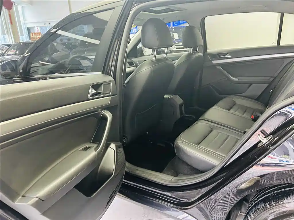 Volkswagen Lavida 2017 1.6L Automatic Comfort Edition фото 23