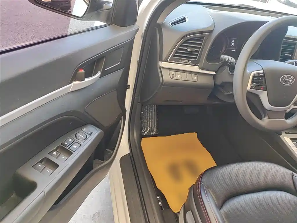 Hyundai Elantra 2016 Model 1.6L Automatic Smart Elite фото 16