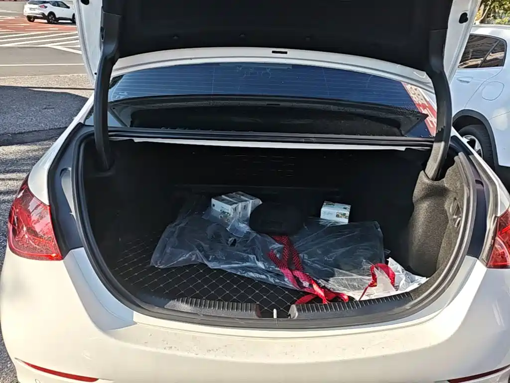 Фото 19 - Mercedes-Benz C-Class