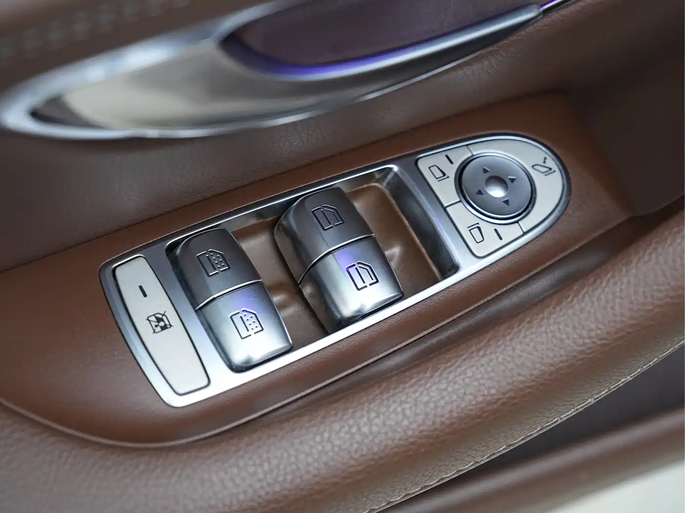 Mercedes-Benz E-Class 2020 E 300 L Luxury Model фото 11
