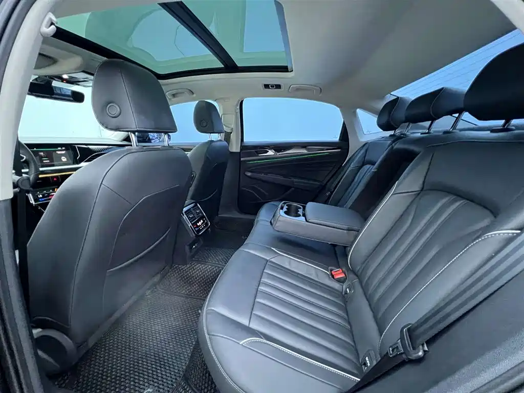 Volkswagen Passat 2023 330TSI Starlight Elite Edition фото 23