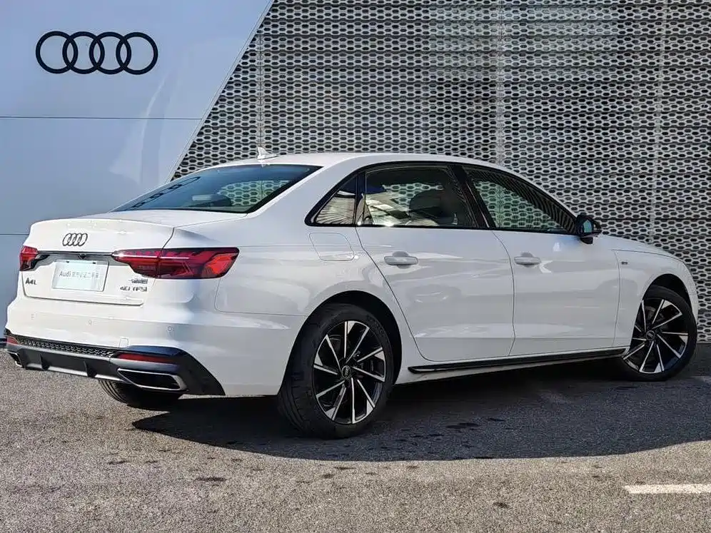 Audi A4L 2023 40 TFSI Luxury Sport фото 4