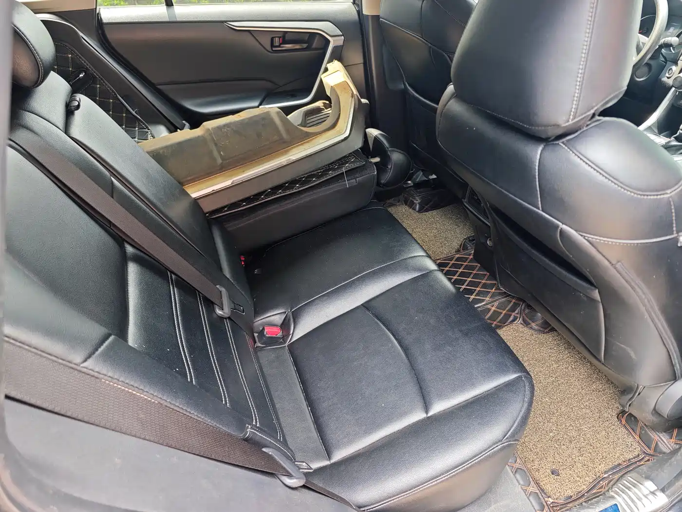 Toyota RAV4 Rongfang 2020 2.0L CVT 2WD Urban Edition фото 5