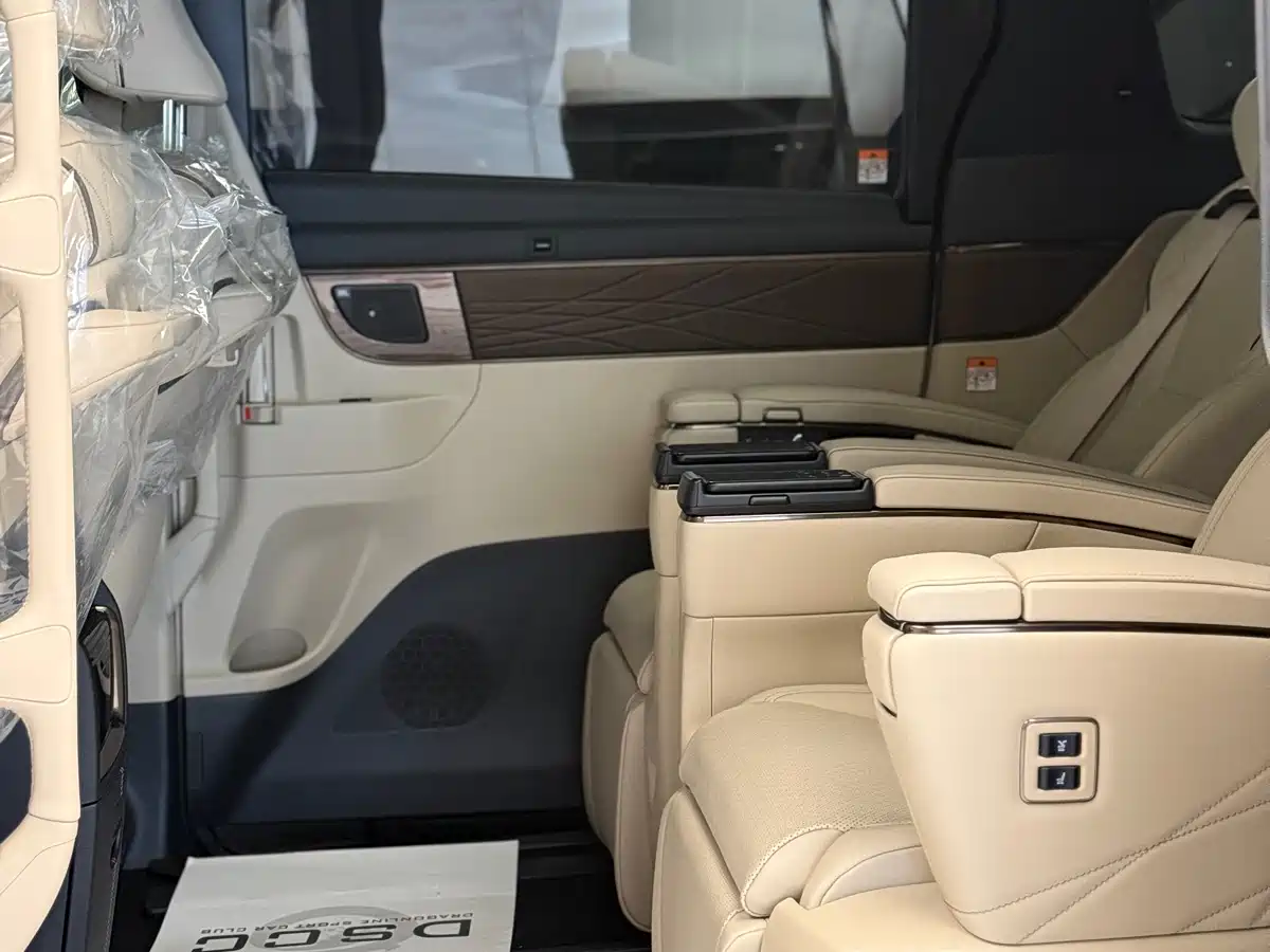Toyota Vellfire 2024 Crown Hybrid 2.5L Premium Edition фото 7