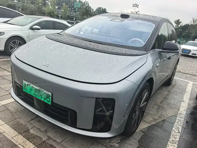 Li Auto Li i8 2025